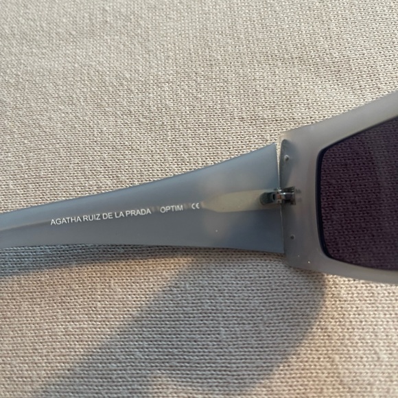 Excellent condition designer sunglasses - Picture 6 of 9